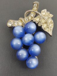 VINTAGE RHINESTONE & MOONGLOW LUCITE GRAPES BROOCH