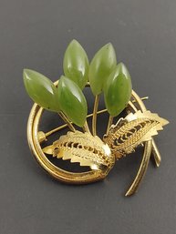 VINTAGE GOLD TONE FILLIGREE & JADE BROOCH