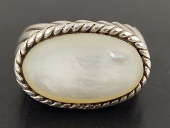VINTAGE STERLING SILVER MOTHER OF PEARL RING