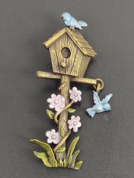 VINTAGE SIGNED JJ ENAMEL BIRDHOUSE W/ FLOWERS & BIRDS BROOCH