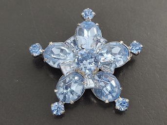 VINTAGE STAR SHAPED BLUE RHINESTONE BROOCH