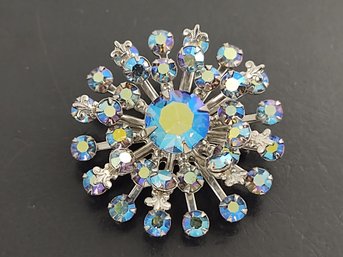 VINTAGE BLUE AURORA BOREALIS RHINESTONE STARBURST BROOCH W/ FLEUR DE LIS