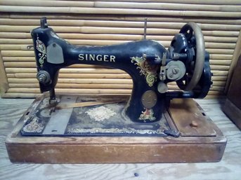The Singer Manufacturing Co. Antique Sewing Machine     212/C5 Floor