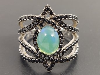 BEAUTIFUL STERLING SILVER BLUE ETHIOPIAN OPAL CABOCHON & BLACK SPINEL RING