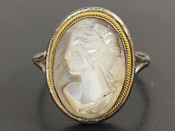 STUNNING VINTAGE STERLING SILVER CARVED MOTHER OF PEARL CAMEO RING