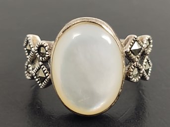 VINTAGE STERLING SILVER MOTHER OF PEARL MARCASITE RING