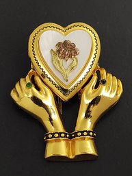 VINTAGE DESIGNER CORO GOLD TONE HANDS HOLDING HEART LOCKET FUR PIN