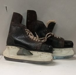 Great Pair Of Vintage American Wildcat Hockey Skates - Men's Size 9 Vintage       Rev J / E5