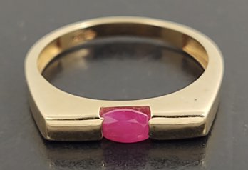 NICE 10K GOLD RUBY RING