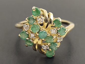 BEAUTIFUL 14K GOLD EMERALD & DIAMOND CLUSTER RING