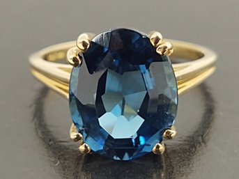 STUNNING 10K GOLD BLUE TOPAZ RING