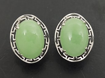 BEAUTIFUL STERLING SILVER GREEN JADE CABOCHON EARRINGS