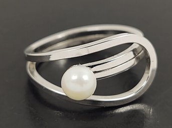 VINTAGE MID CENTURY MODERNIST STYLE STERLING SILVER PEARL RING