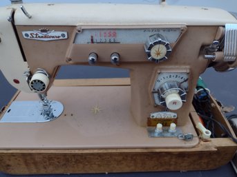 VINTAGE 1960'S DYNAMIC STRADIVARIO SEWING MACHINE