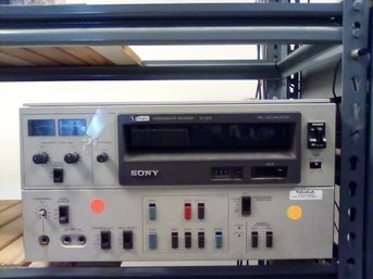 Sony Working U-Matic 3/4 PAL Multi System Video Recorder Model VO-5630, S/N 36940