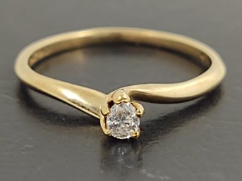 VINTAGE 14K GOLD SMALL PEAR SHAPED DIAMOND RING
