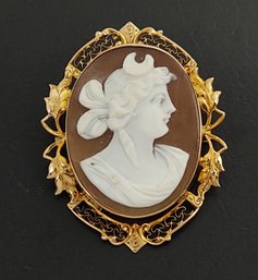 BEAUTIFUL ANTIQUE VICTORIAN 10K GOLD CARVED SHELL CAMEO BROOCH / PENDANT