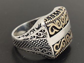 VINTAGE TWO TONE STERLING SILVER TURKISH STYLE RING W/ BLACK STONES