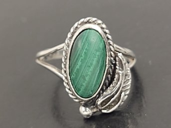 VINTAGE NATIVE AMERICAN STERLING SILVER MALACHITE RING