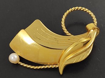 VINTAGE GOLD FILLED PEARL BROOCH