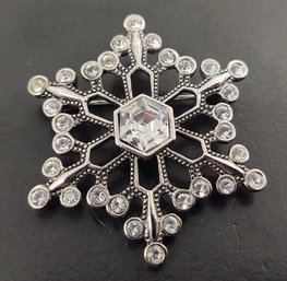 VINTAGE DESIGNER SWAROVSKI CRYSTAL SNOWFLAKE BROOCH