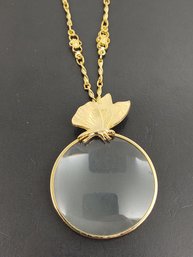 VINTAGE DESIGNER ACCESSOCRAFT N.Y. GOLD TONE BUTTERFLY MAGNIFYING GLASS NECKLACE