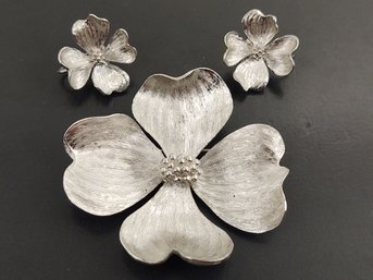 VINTAGE DESIGNER MARVELLA SILVER TONE FLOWER BROOCH & EARRINGS SET