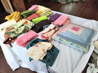 Lot Of Vintage Mid-century Cloth Napkins, Apron, Pillow