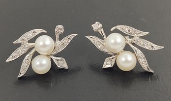 STUNNING VINTAGE 14K WHITE GOLD DIAMOND & PEARL EARRINGS