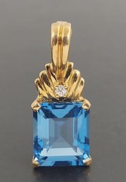 BEAUTIFUL 14K GOLD BLUE TOPAZ & DIAMOND PENDANT