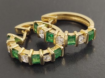 STUNNING 14K GOLD DIAMOND & EMERALD HUGGIE HOOP EARRINGS