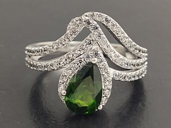 BEAUTIFUL STERLING SILVER CHROME DIOPSIDE & WHITE TOPAZ RING