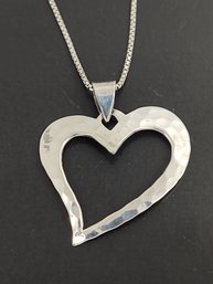 VINTAGE STERLING SILVER HAMMERED HEART NECKLACE