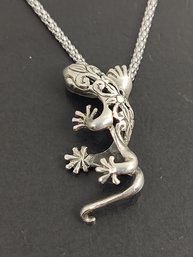 VINTAGE STERLING SILVER GECKO LIZARD NECKLACE