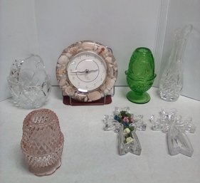 Treasure Lot - Sands Of Time Working Clock, Glass Handled Basket, Vase & Glass Cross Lidded Trinket Box KD/A2