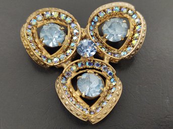 VINTAGE AURORA BOREALIS BLUE RHINESTONE BROOCH POSSIBLY UNSIGNED SCHREINER