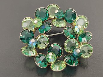 VINTAGE INVERTED GREEN RHINESTONE CIRCLE BROOCH