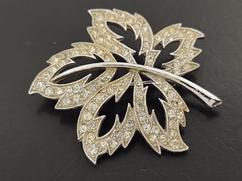 VINTAGE DESITNER ORA RHINESTONE LEAF BROOCH