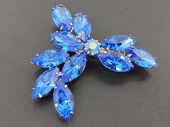 VINTAGE BLUE RHINESTONE BROOCH