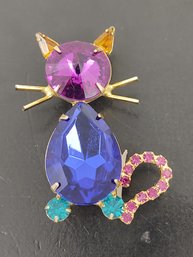 VINTAGE PLASTIC RHINESTONE CAT BROOCH