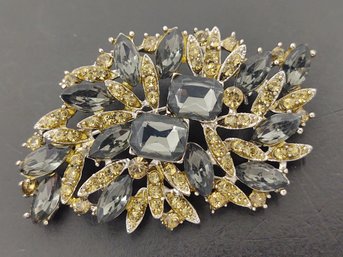 VINTAGE SMOKY RHINESTONE BROOCH