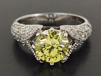 STUNNING STERLING SILVER LIME GREEN & WHITE CZ RING