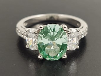 BEAUTIFUL STERLING SILVER MINT GREEN SPINEL & CZ RING