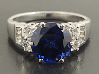 STUNING STERLING SIVLER BLUE SAPPHIRE & WHITE TOPAZ RING