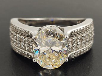 STUNNING STERLING SILVER YELLOW TINTED GEMSTONE & WHITE TOPAZ RING