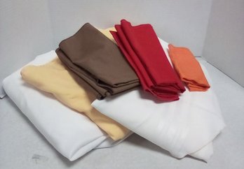 Table Linens - 3 Tablecloths, 6 Napkins & 1 Woven Square        KM/E4