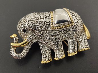 VINTAGE ELEPHANT BROOCH