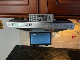 Sony Under The Counter 7'tV/single CD Player - With Remote