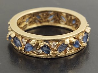 STUNNING VINTAGE 14K GOLD BLUE SAPPHIRE & DIAMOND ETERNITY BAND RING
