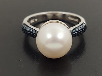 STUNNING STERLING SILVER 10mm PEARL & BLUE DIAMOND RING